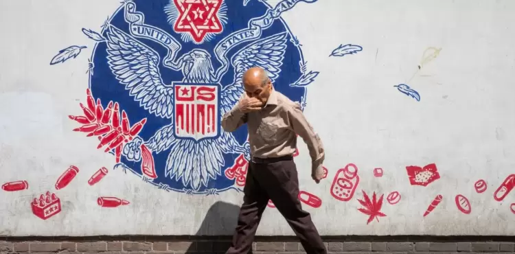 شعارات مناهضة لواشنطن على جدار في طهران.webp