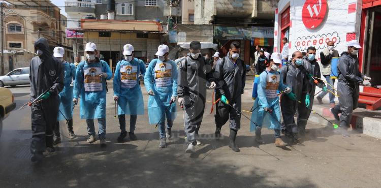 رش معقمات لمحاربة كورونا في غزة