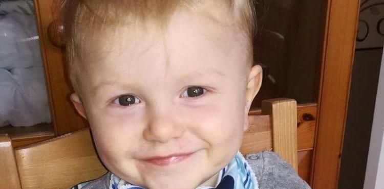 اعادة طفل لوالده بعد اختفائه عام.JPG