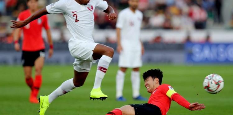 لاعبو منتخبا كوريا الجنوبية وقطر