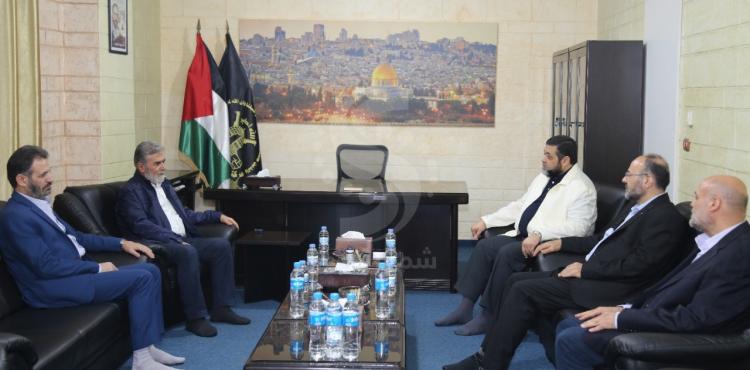 أ. زياد النخلة يستقبل وفدا من حماس معزيا بالدكتور شلح