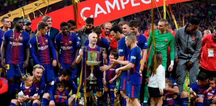 لاعبو فريق برشلونة يحتفلون بلقب الليغا