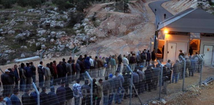 فلسطينيون يعملون في إسرائيل.jpg