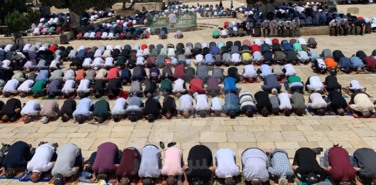 مصلون في الأقصى