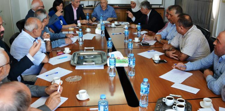 اجتماع لجنة الانتخابات مع الفصائل الفلسطينية في الضفة