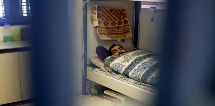 الأسرى في السجون