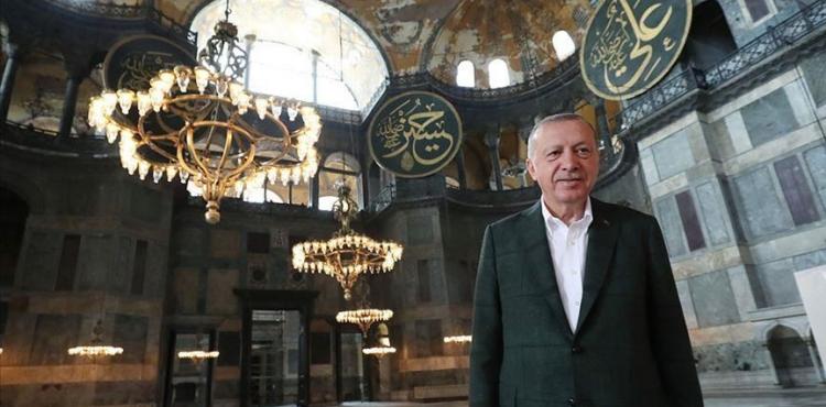 أردوغان يتفقد "آيا صوفيا" 