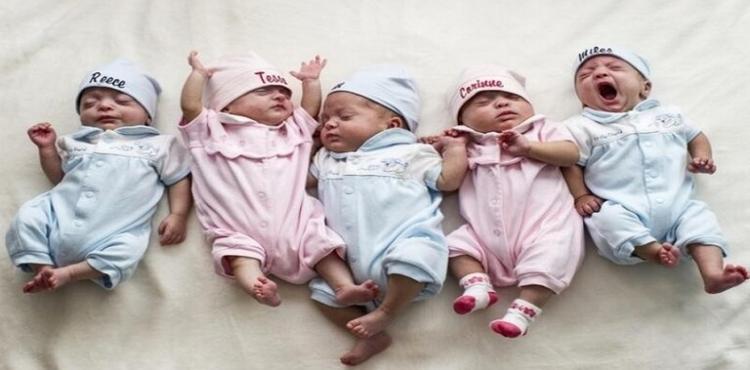 مصرية ترزق بـ5 أطفال توائم