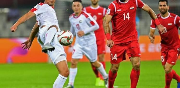 لاعبو المنتخب السوري والفلسطيني