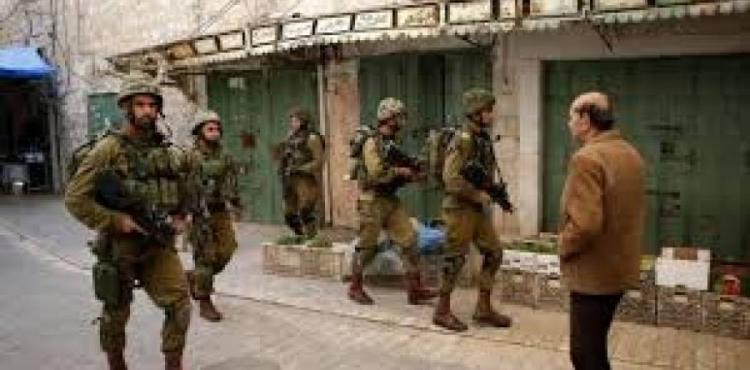 جيش الاحتلال يداهم محلات تجارية