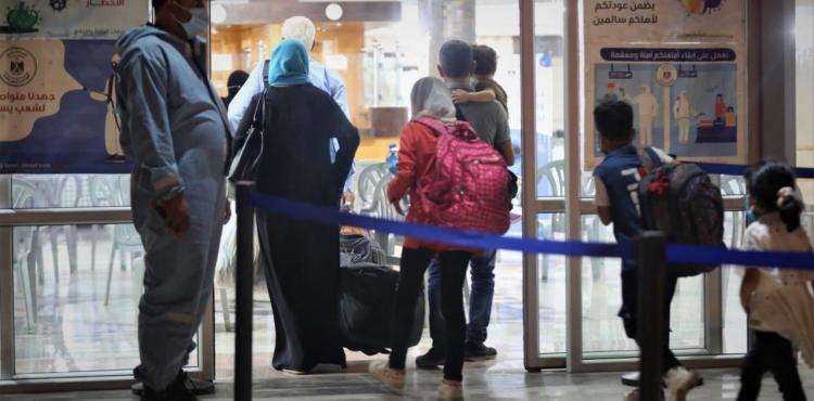 معبر رفح مسافرين كورونا