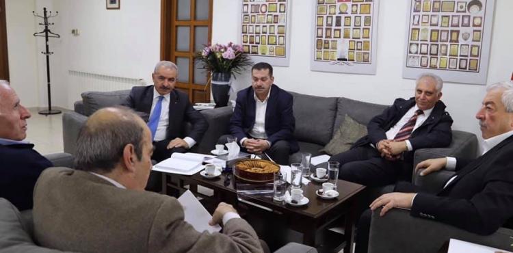 محمد اشتية يشتارو لتشكيل الحكومة