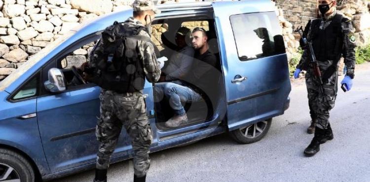 الأمن الفلسطيني يعتقل عمال.JPG