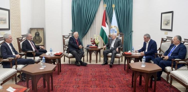 محمود عباس وحنا ناصر