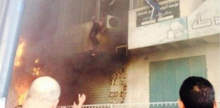 مواطنون يلقون بأنفسهم من العمارة التجارية