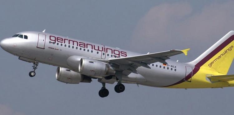 الطائرة الالمانية أثناء إقلاعها