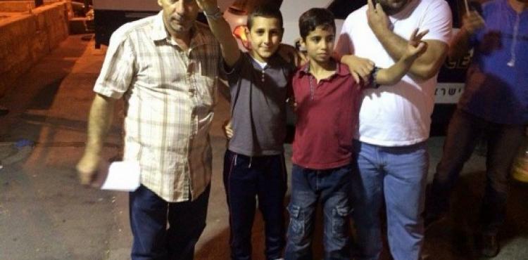 الطفلين بعد الافراج عنهما