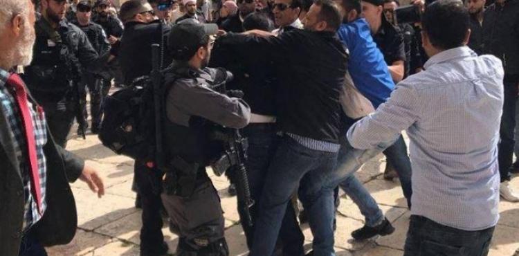 قوات الاحتلال تعتدي على المصلي بالاقصى