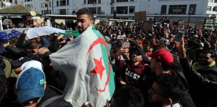 متظاهرون في الجزائر ضد ترشح بوتفليقة للرئاسة