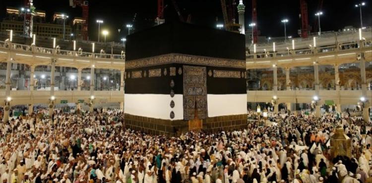  صورة للكعبة بعد رفع كسوتها