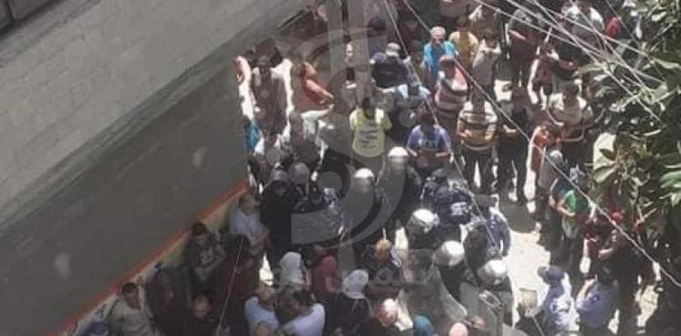 ام جبر وشاح.jpg