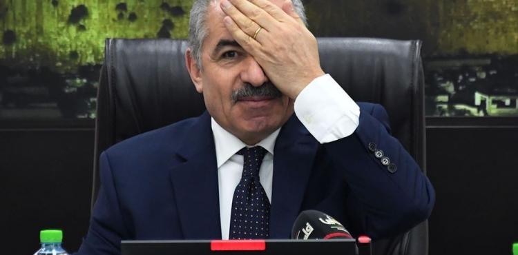 اشتية يتضامن مع الصحفي معاذ عمارنة