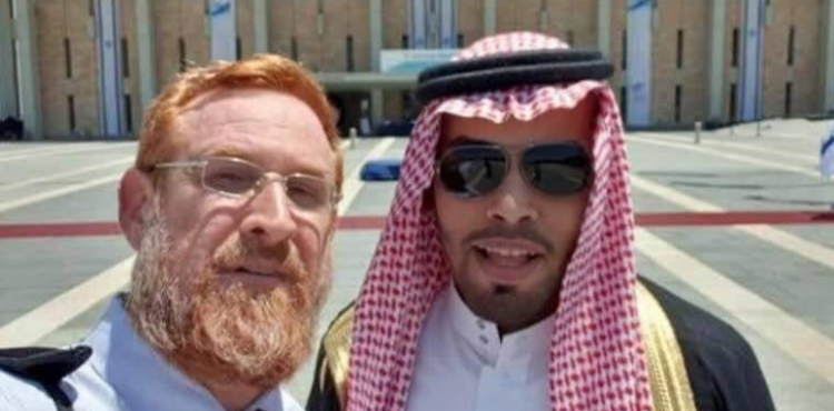 مطبع سعودي برفقة المستوطن يهودا جليك.png