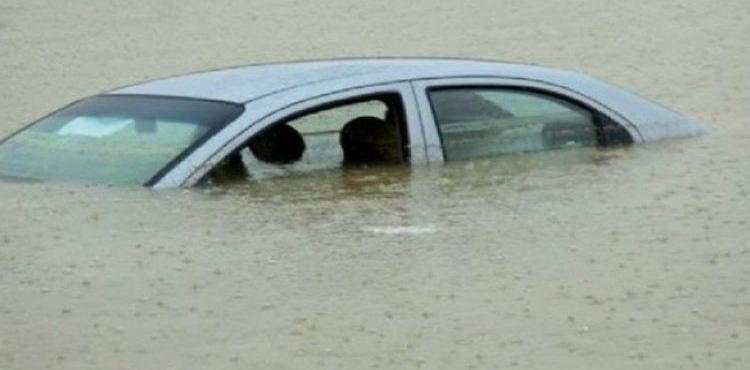 غرق سيارة.jpg