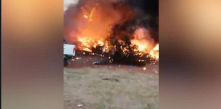 طائرة مشتعلة