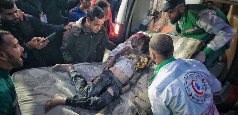 إصابات في قصف إسرائيلي على منطقة دير البلح وسط قطاع غزة