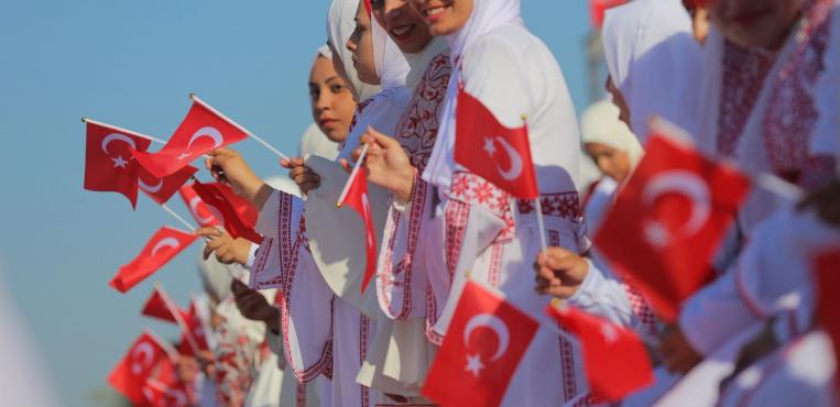 "رغم الإبادة نحب الحياة".. حفل جماعي مهيب في غزة