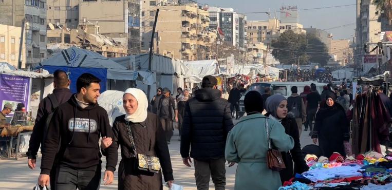 بين البسمة والجيب الفارغ… عائلات غزة تصنع فرحة العيد قدر استطاعتها