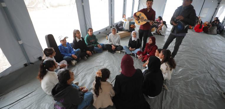 مبادرات ترفيهية لدعم الأطفال في مخيم النصيرات وسط قطاع غزة