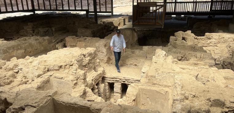 اكبر معلم اثاري في غزة يتعرض لدمار وقله الزوار بفعل الحرب علي مدينة غزة ،
