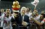 رئيس الزمالك يرفع كأس السوبر المصري السعودي