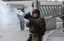 جندي اسرائيلي يطلق الغاز