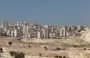 قرية الزعيم -ومن أمامها شارع معاليه أدوميم- والتي سيتم عزلها عن هذا الشارع حسب مخطط "إي1" الإسرائيلي