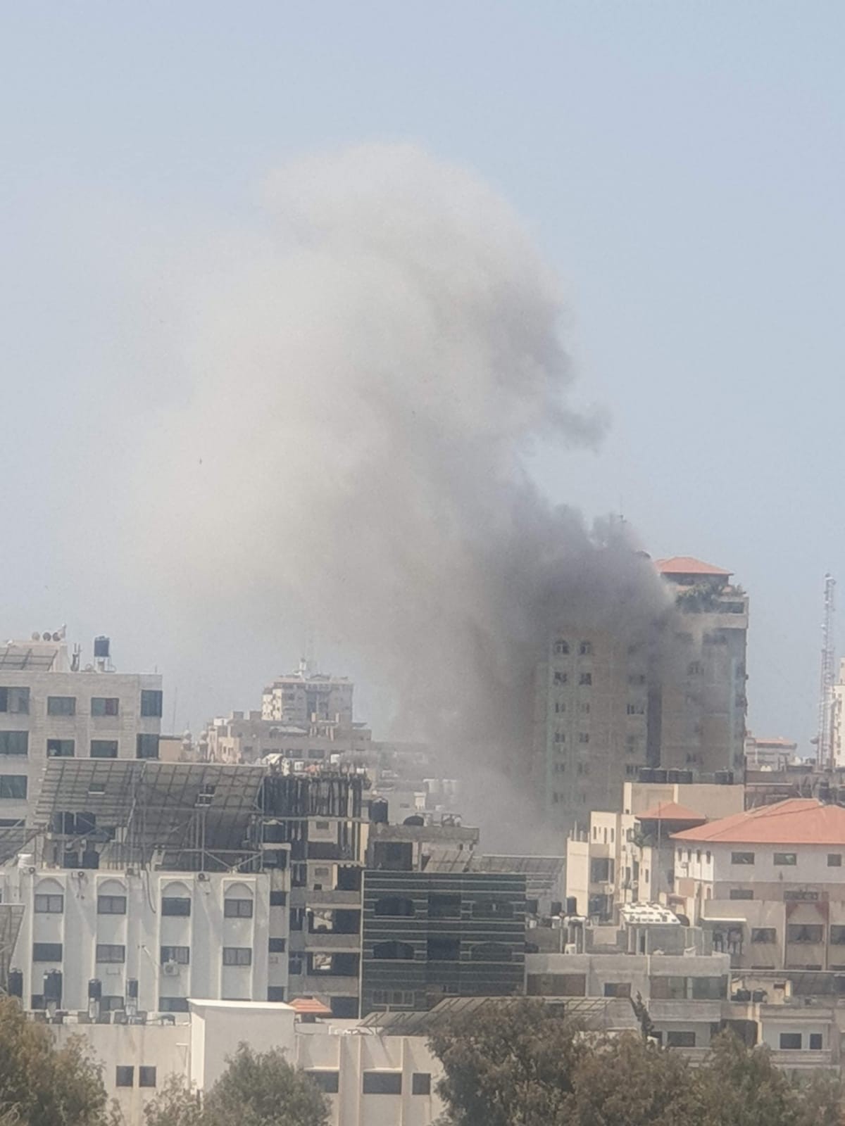 قصف شقة في غزة.jpeg