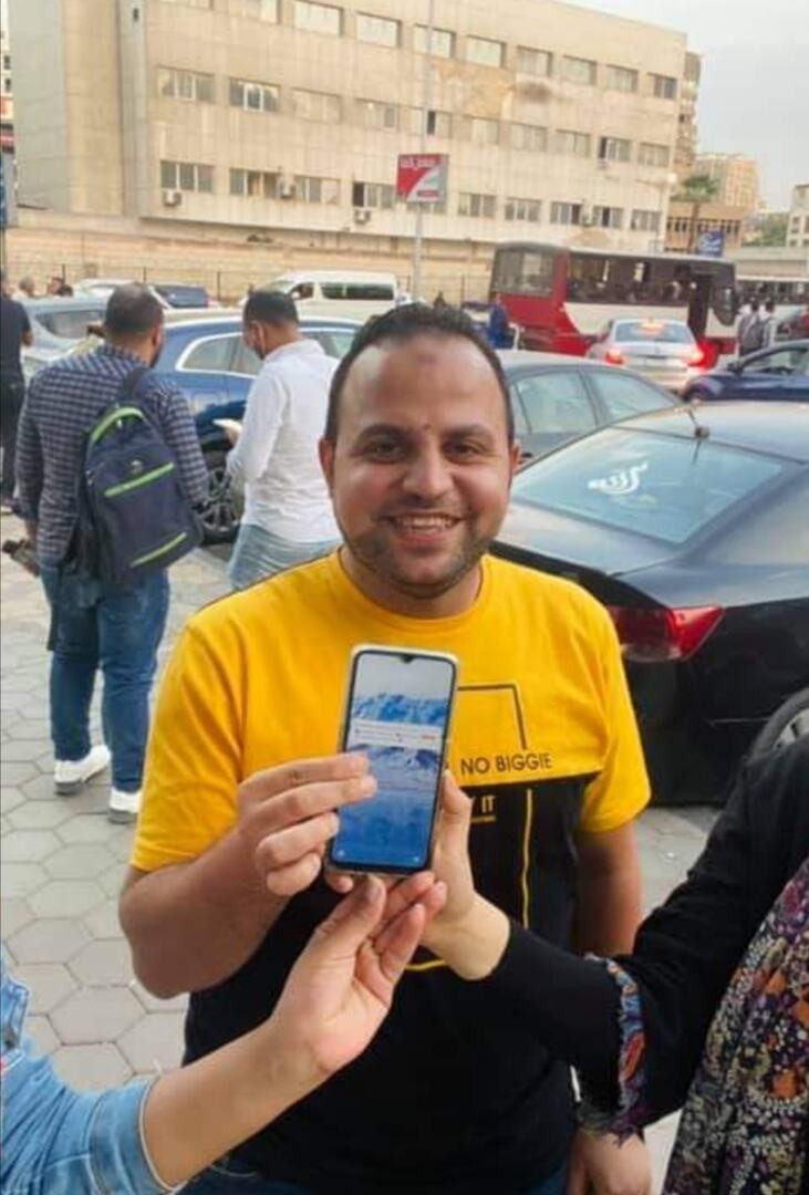 الصحفي المصري يستعيد هاتفه المسروق.jpg