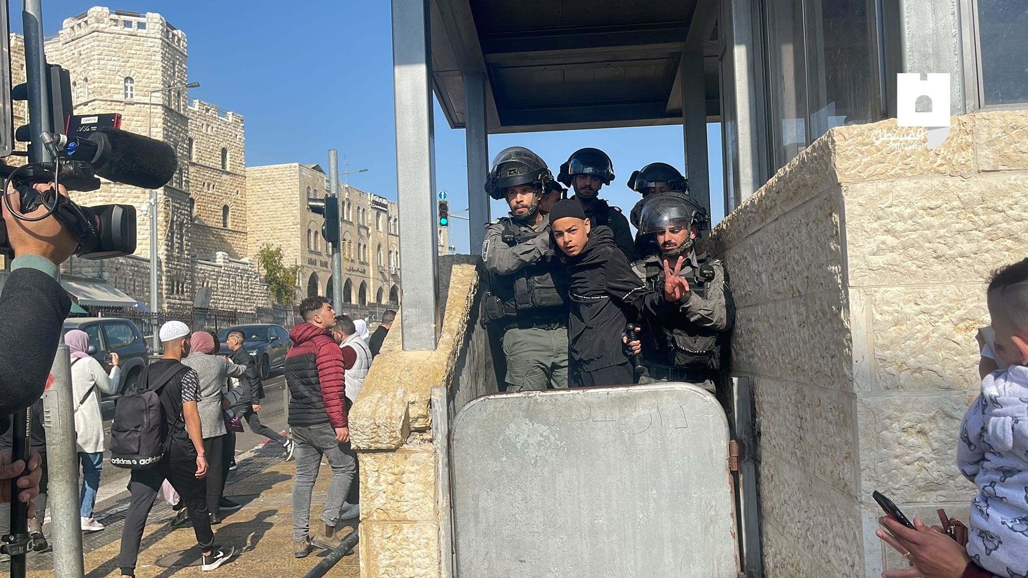 اعتقال مواطن في القدس.jpg