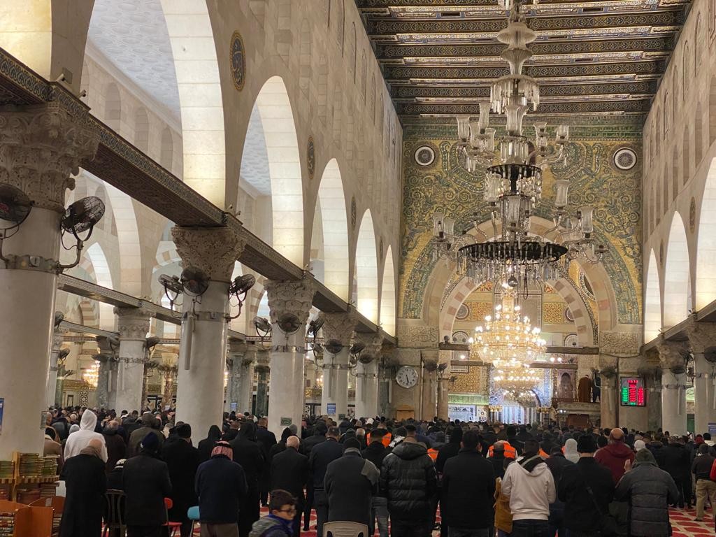 صلاة الفجر.jpg