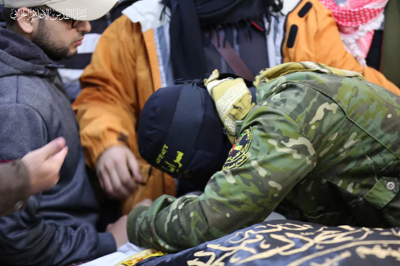 صور.. سرايا القدس تودع فقيدها المجاهد «عادل مقبل».jpg