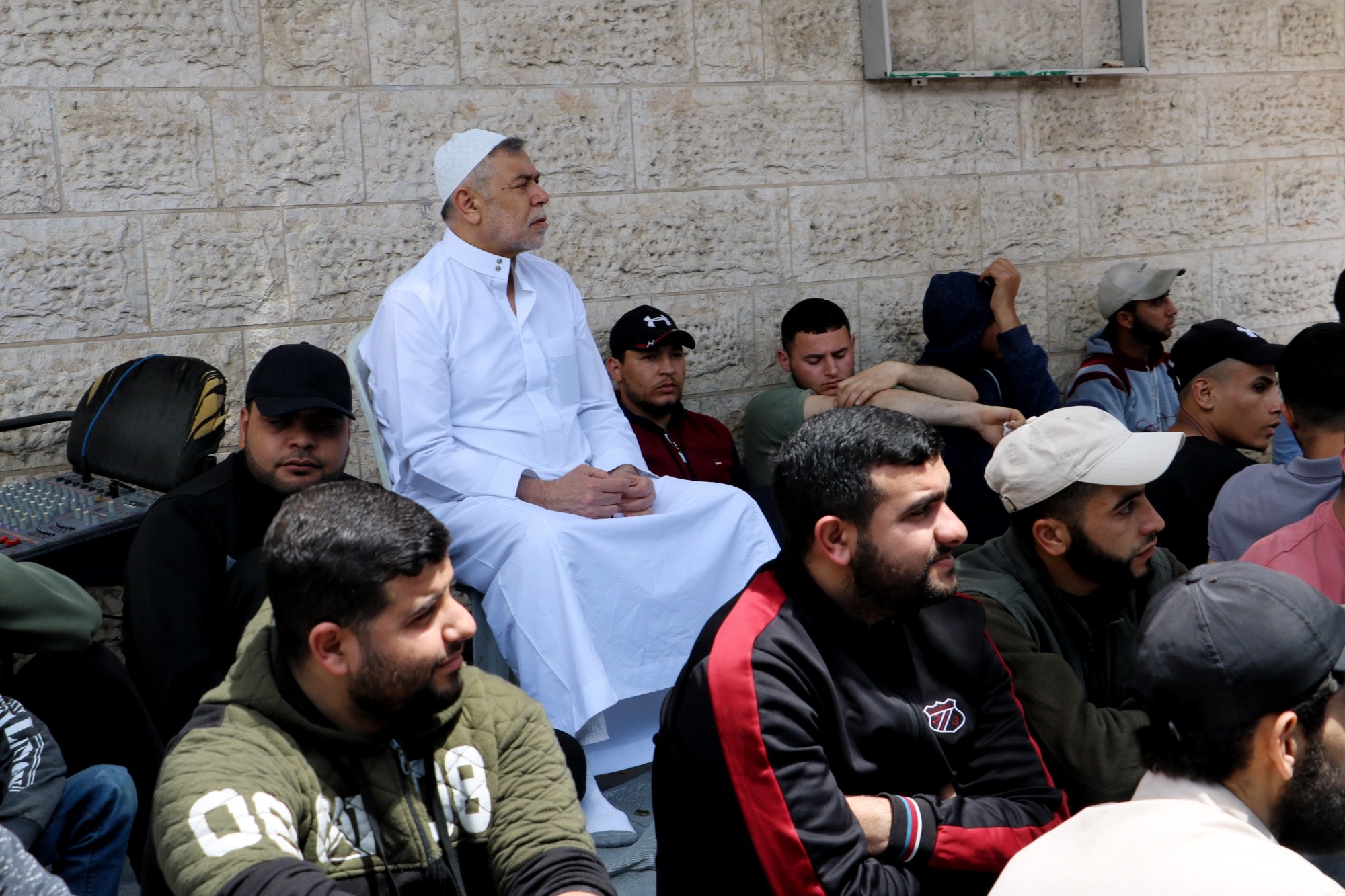 صلاة الجمعة في الصليب الأحمر 8.jpg