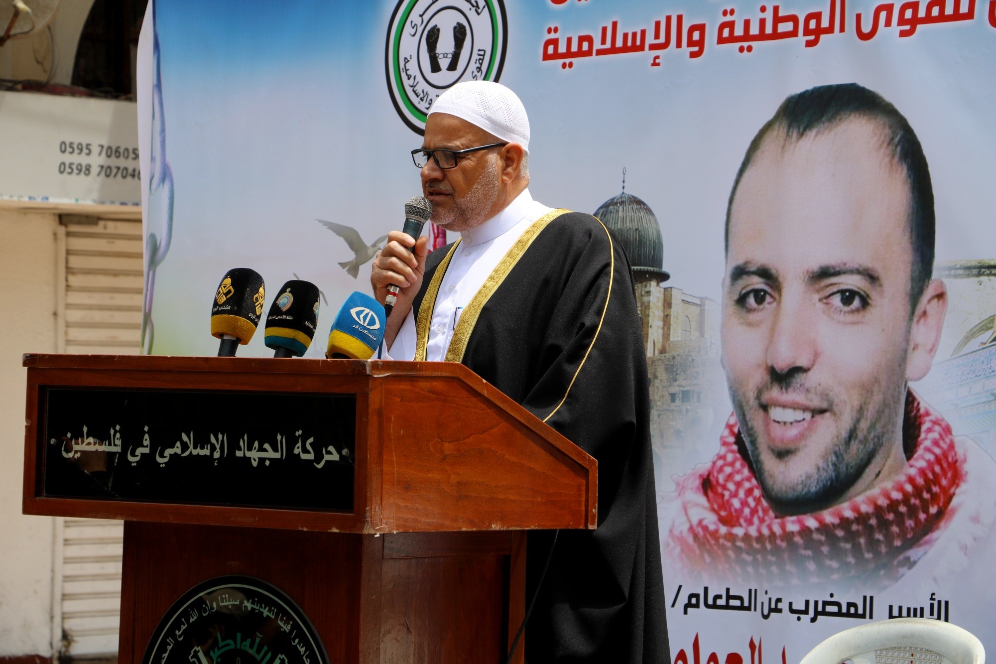 صلاة الجمعة في الصليب الأحمر 4.jpg