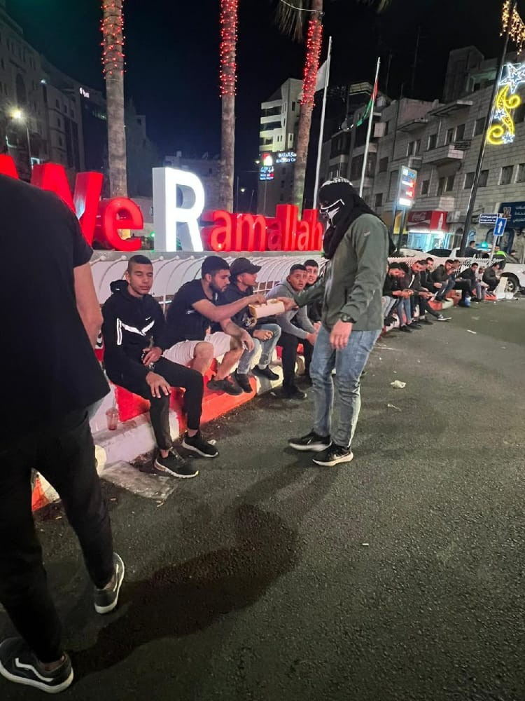 توزيع حلويات فرحا بالعملية.jpg