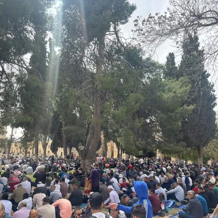 صلاة الجمعة في المسجد الأقصى.jpeg