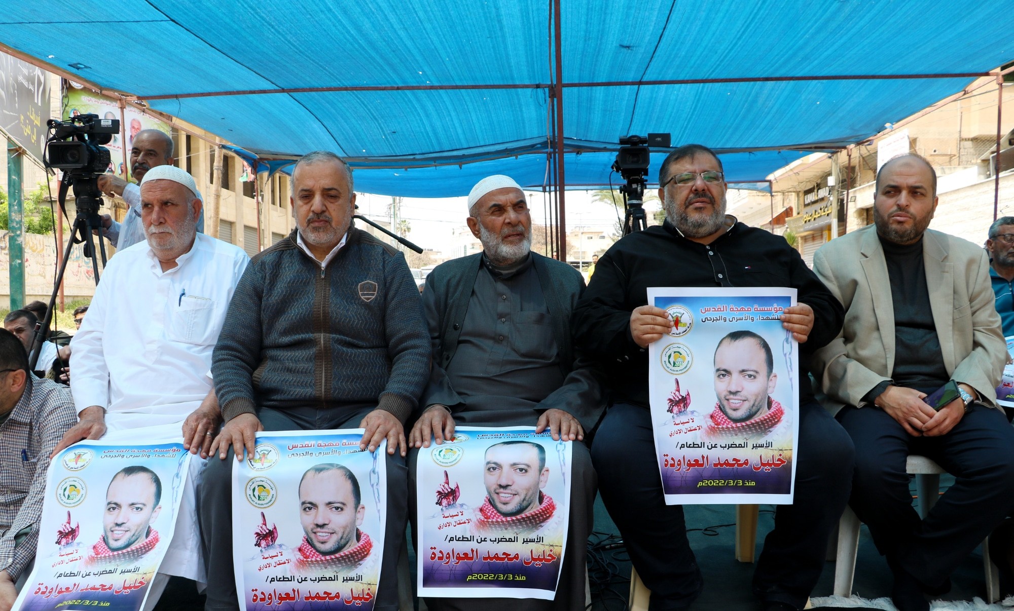 صلاة الجمعة في الصليب الأحمر 2.jpg