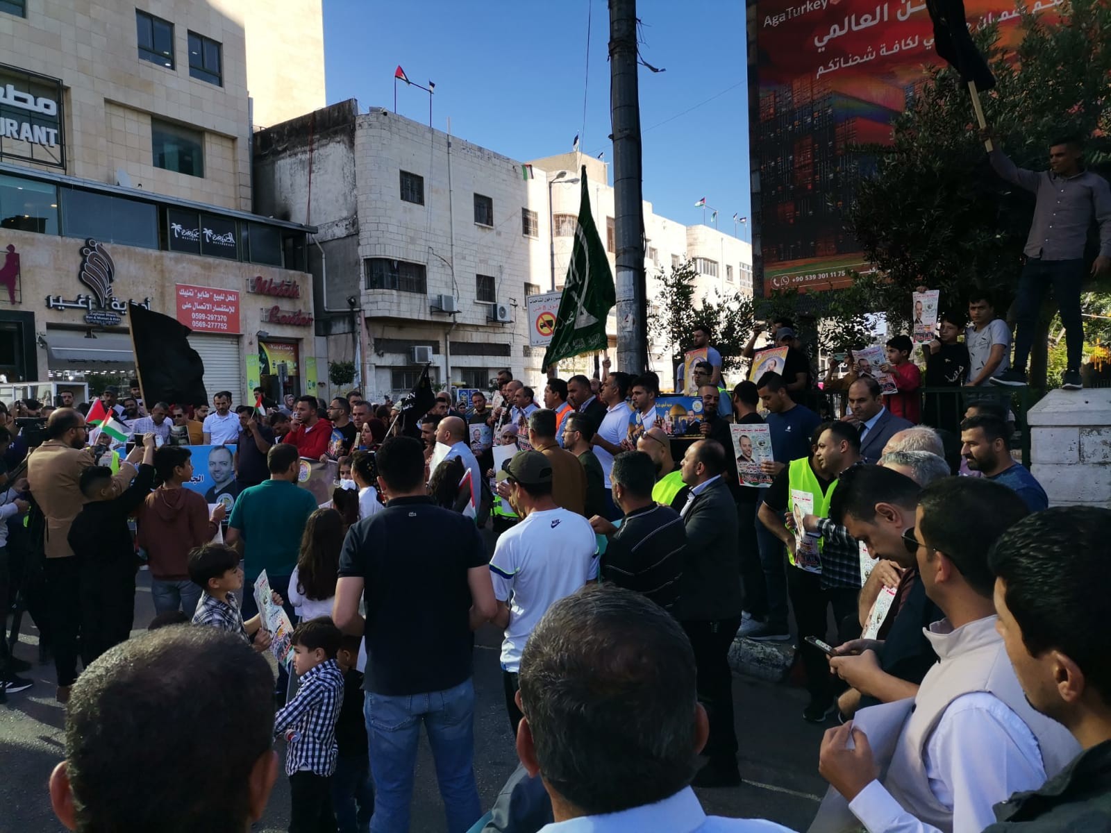 وقفة تضامنية مع الأسير خليل عواودة في الخليل 7.jpg