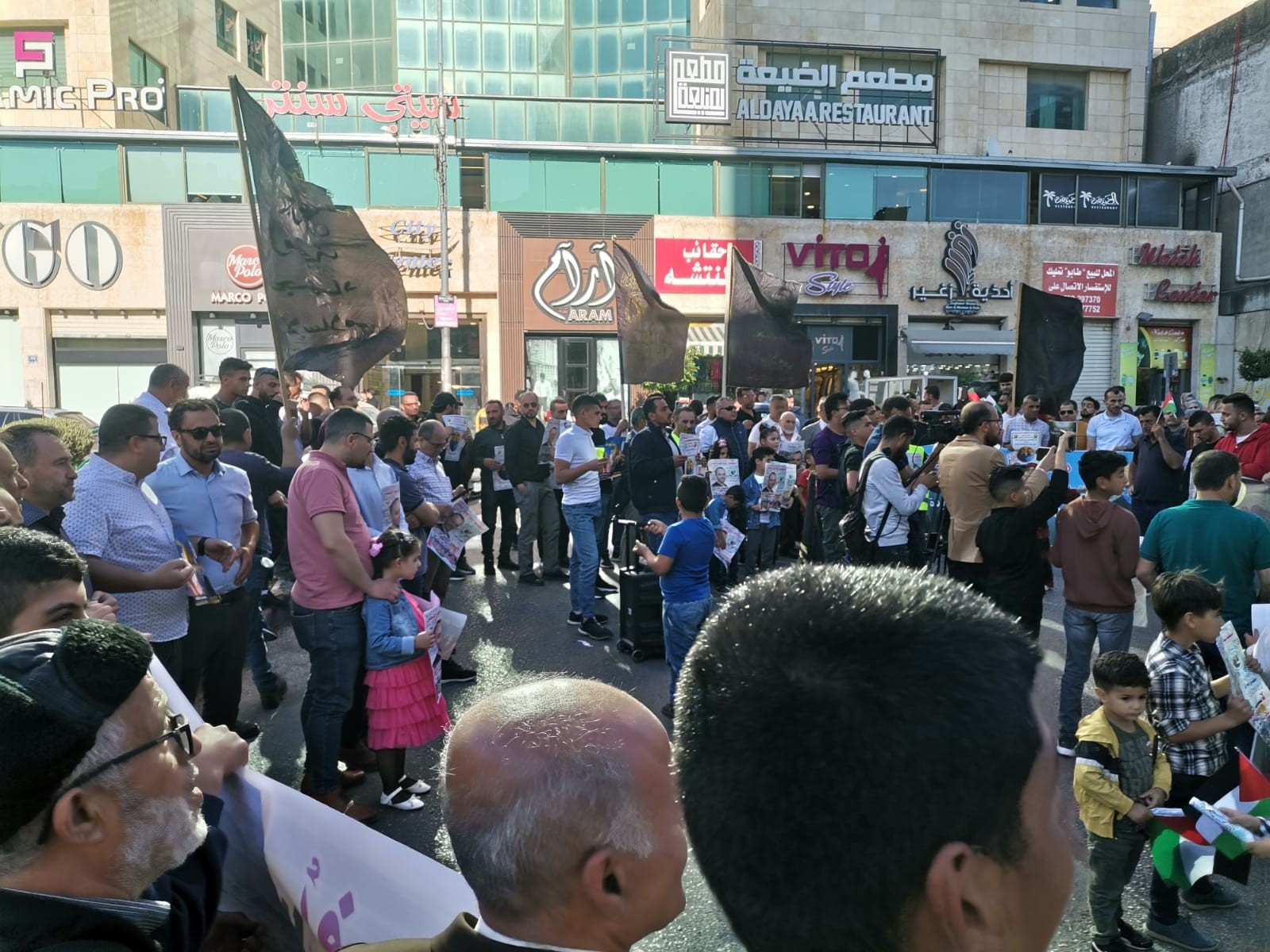 وقفة تضامنية مع الأسير خليل عواودة في الخليل 2.jpg