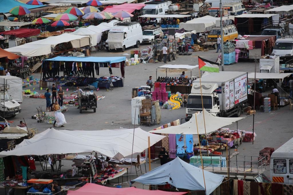 سوق البالة في النصيرات ملابس مستعملة 2.jpg